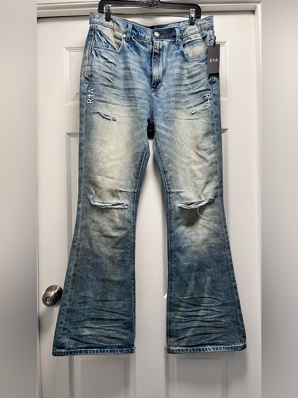 RtA mens nwt 34w 32 inseam antique Washed Blue Distressed Flare Jeans rare clay
